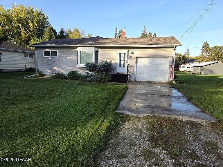 Listing photo 3