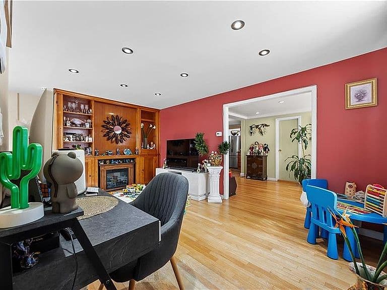 Listing photo 4
