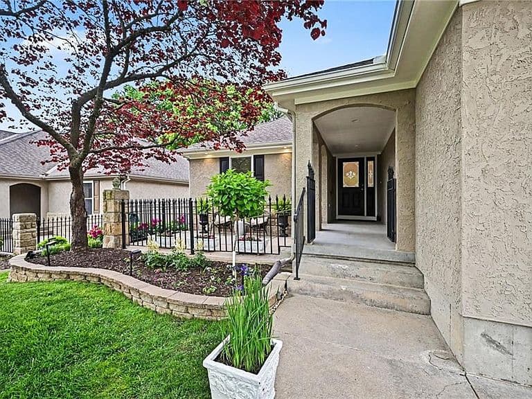 Listing photo 3