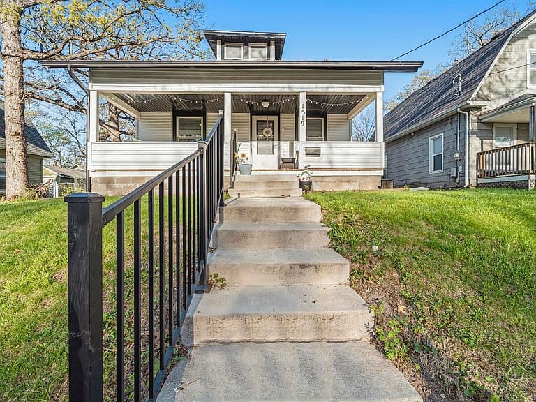 Listing photo 2