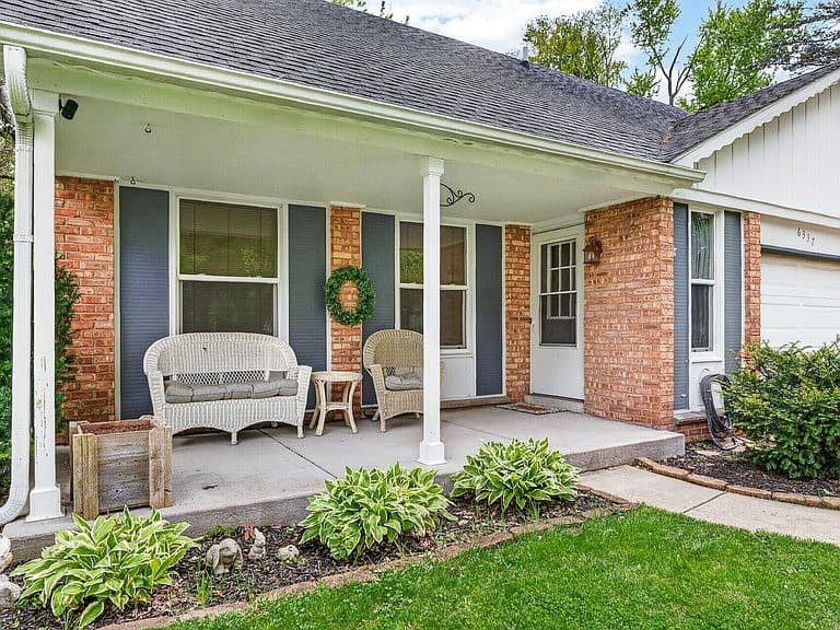 Listing photo 2