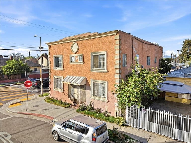 Listing photo 2