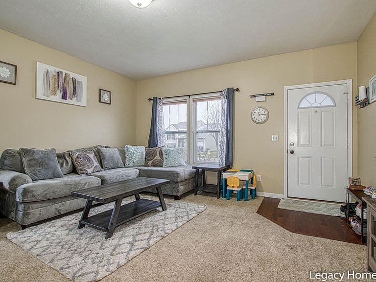 Listing photo 4