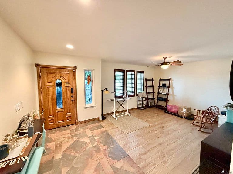Listing photo 3