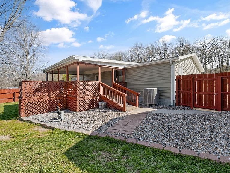 Listing photo 4