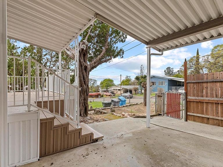 Listing photo 5