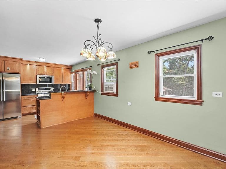 Listing photo 5