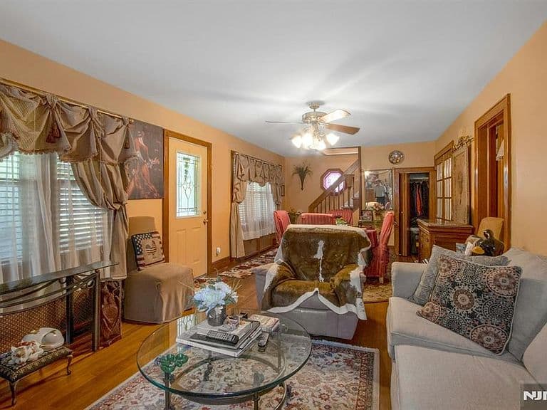 Listing photo 5