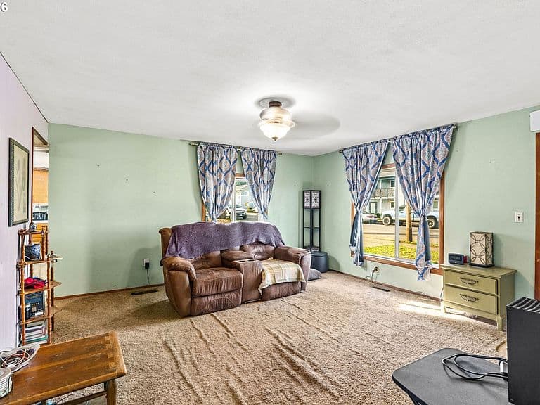 Listing photo 5