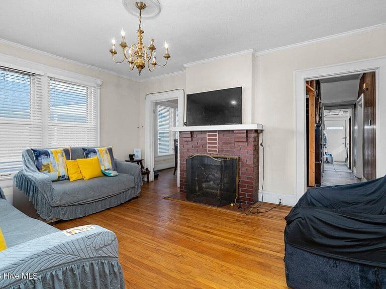 Listing photo 4