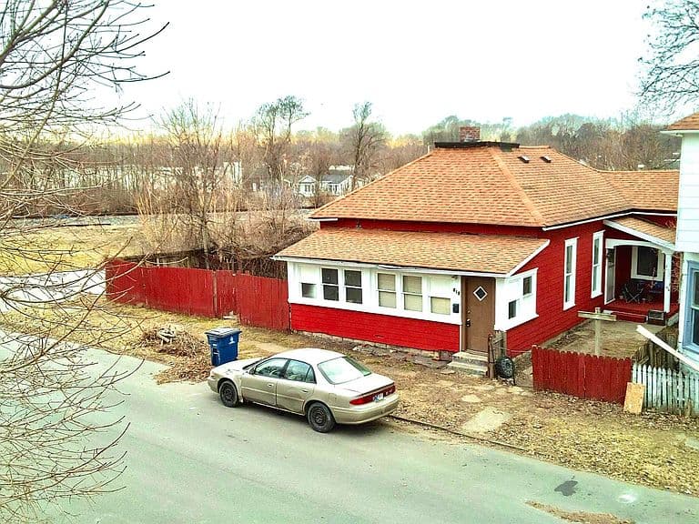 Listing photo 2