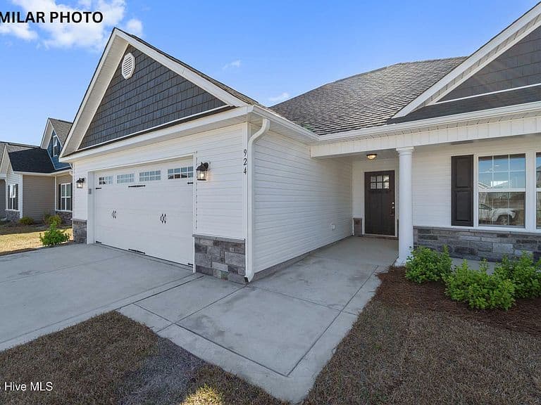 Listing photo 3