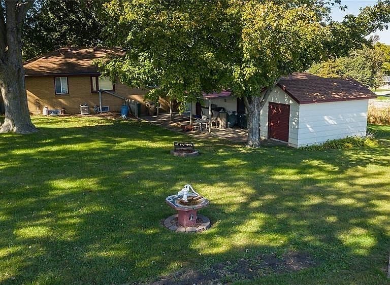 Listing photo 5
