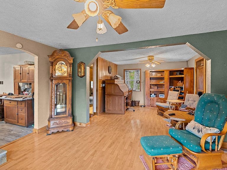Listing photo 4