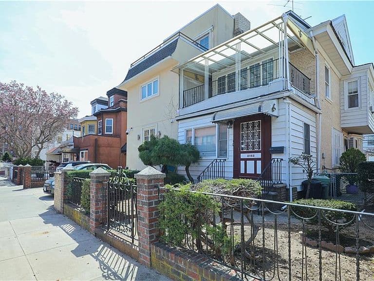 Listing photo 2