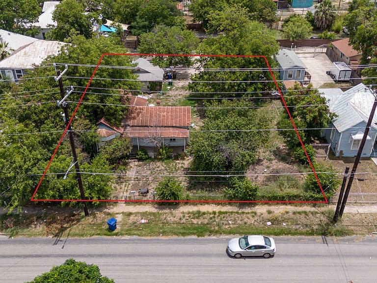 Listing photo 4