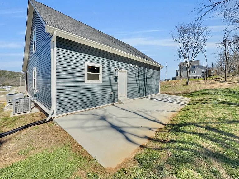 Listing photo 5