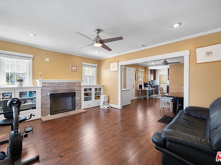 Listing photo 4