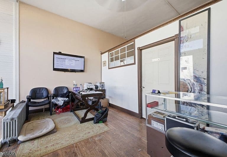Listing photo 3