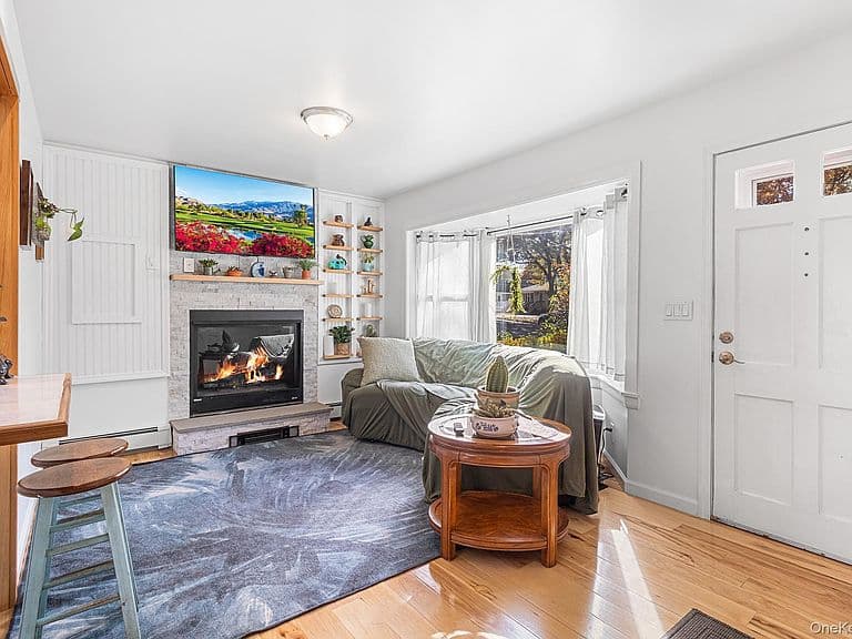 Listing photo 4