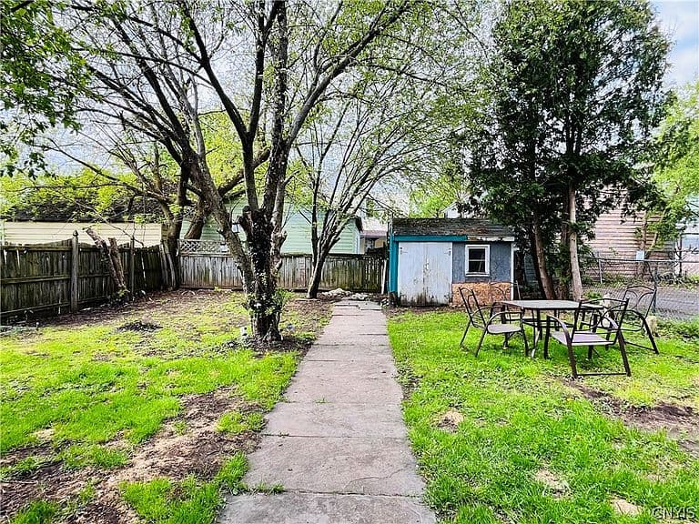 Listing photo 4