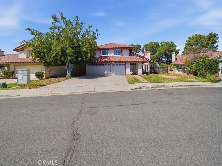 Listing photo 2