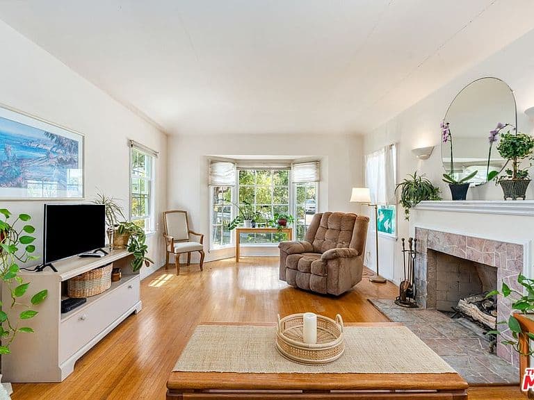Listing photo 5