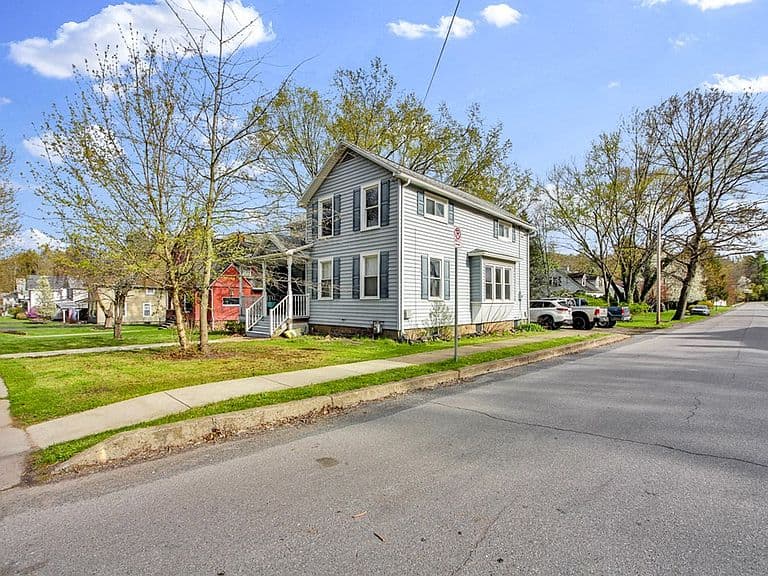 Listing photo 3