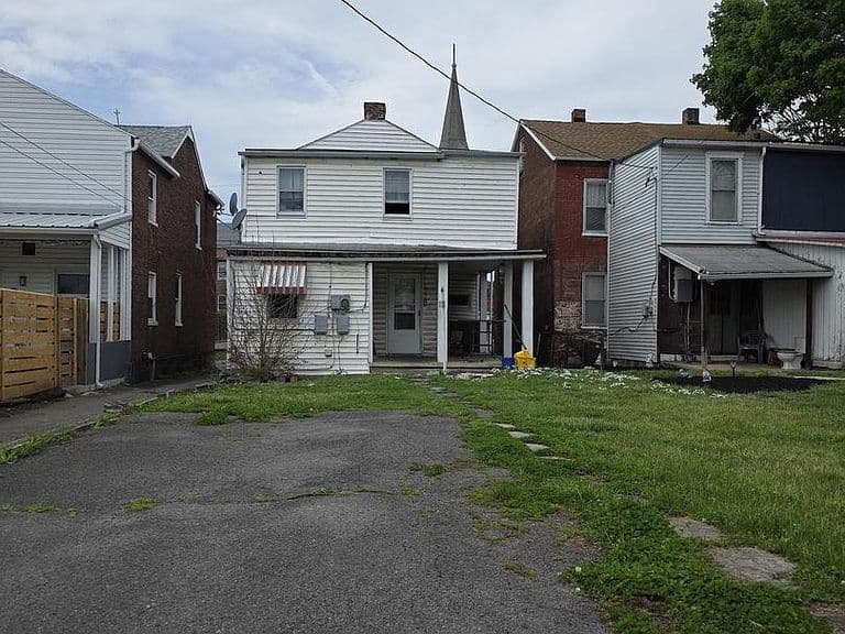 Listing photo 2