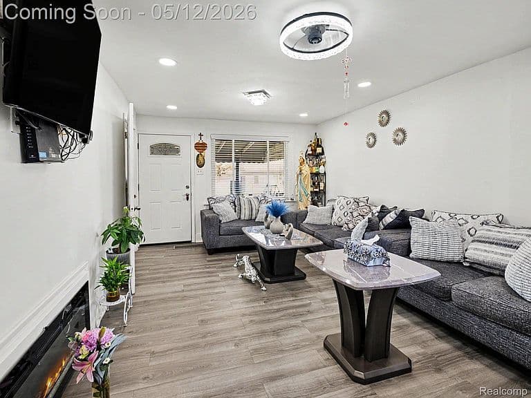 Listing photo 5