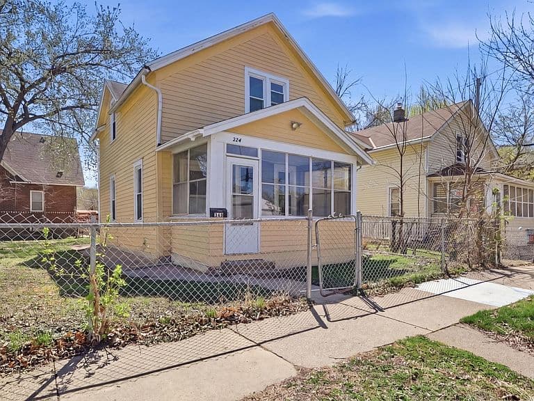 Listing photo 2