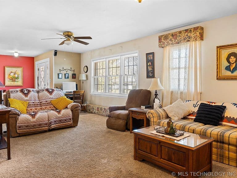 Listing photo 4