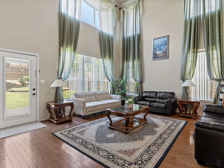 Listing photo 4