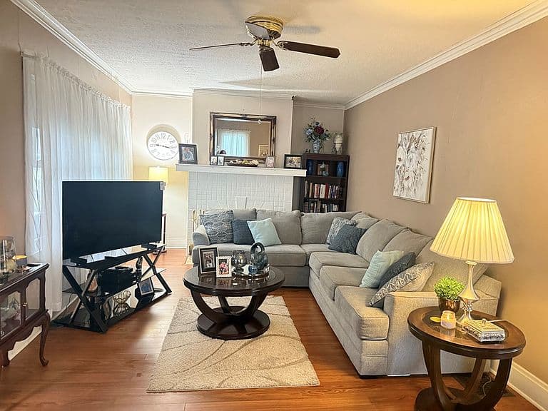 Listing photo 3