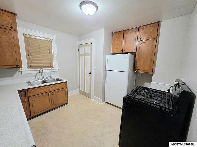 Listing photo 5