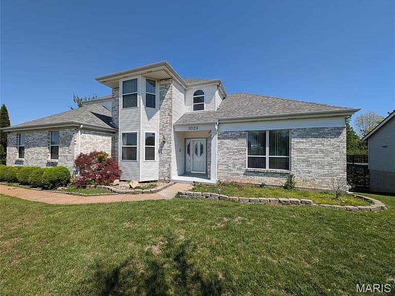 Listing photo 2