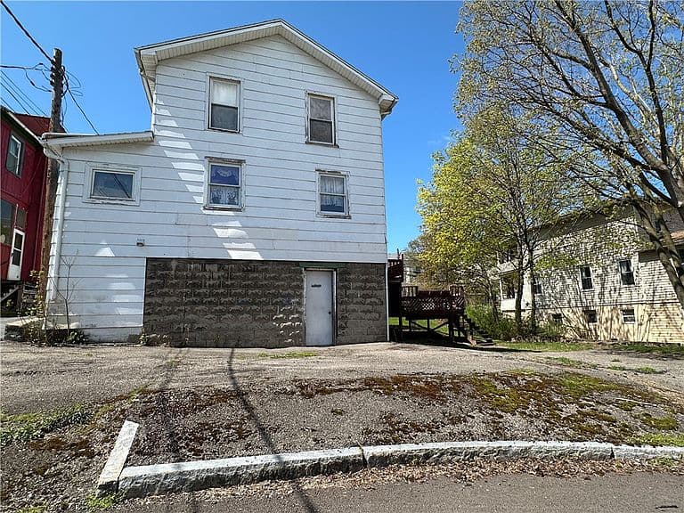Listing photo 5