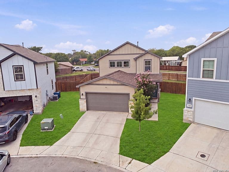Listing photo 3