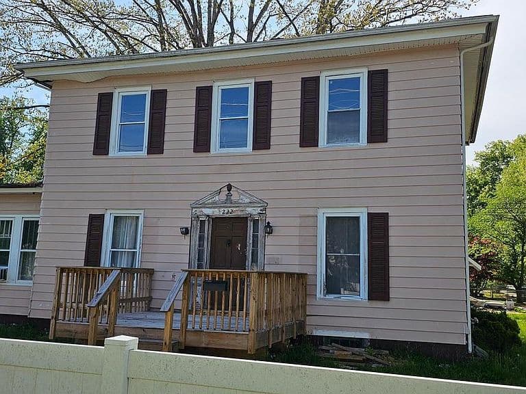 Listing photo 2