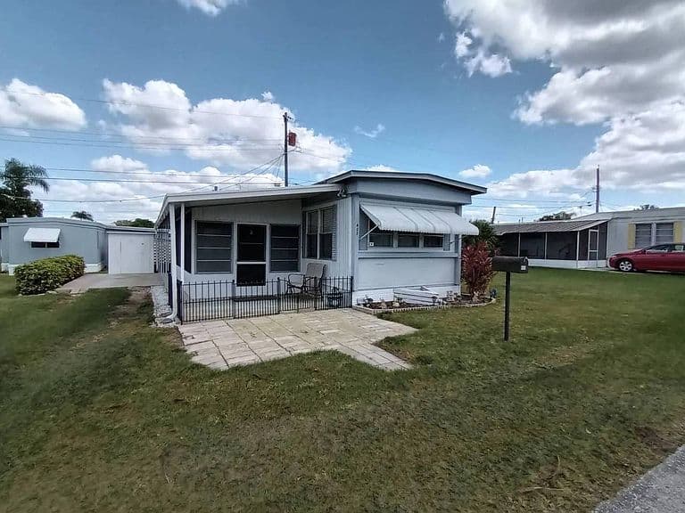 Listing photo 2