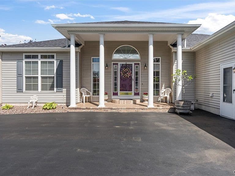 Listing photo 5