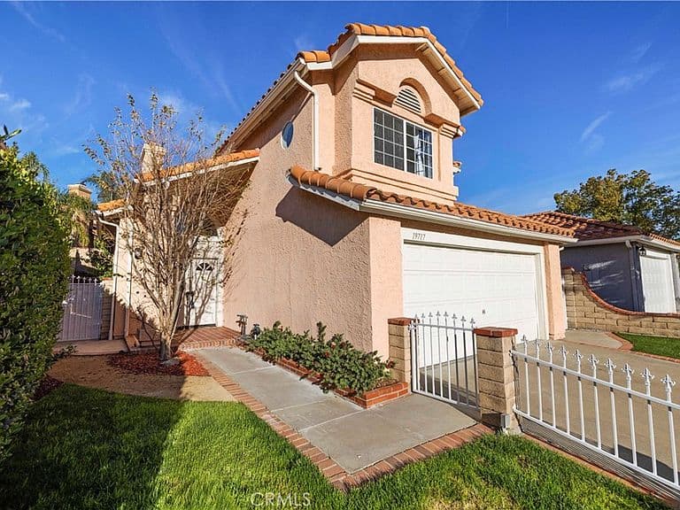 Listing photo 2
