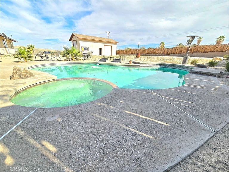Listing photo 2