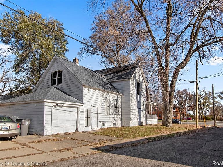 Listing photo 5