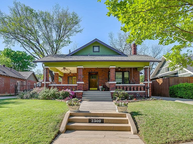 Listing photo 2