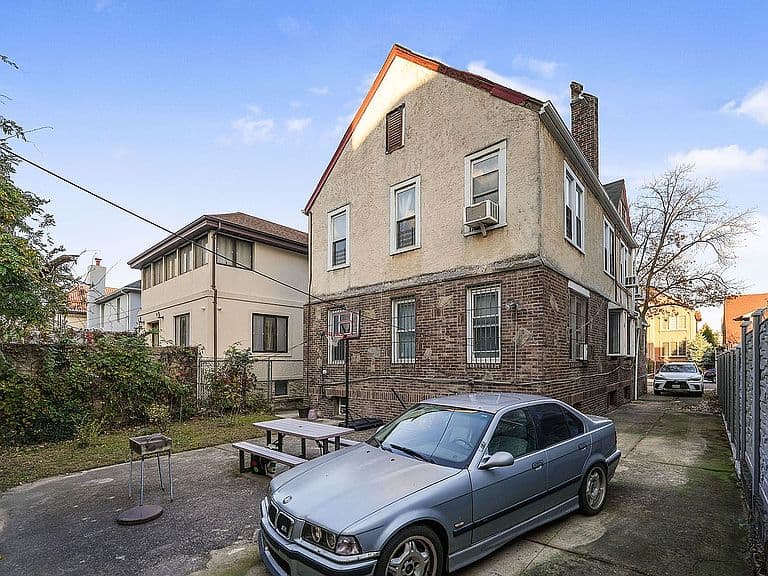 Listing photo 3