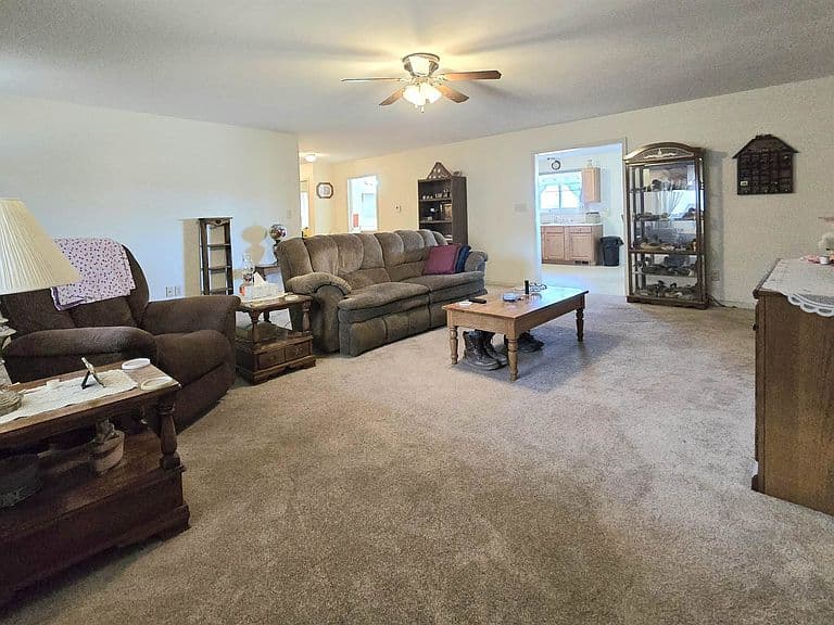 Listing photo 3
