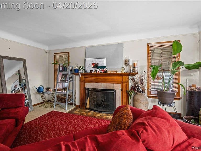 Listing photo 3