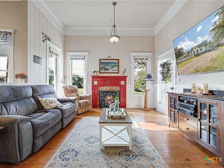 Listing photo 4