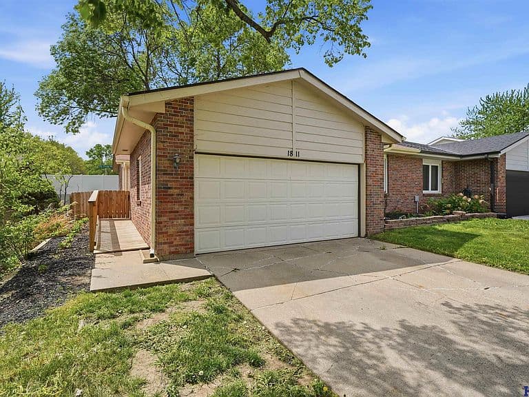 Listing photo 5